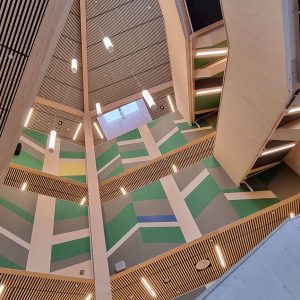 Båsmo skole - spilehimling og fiberpanel levert av Otretek